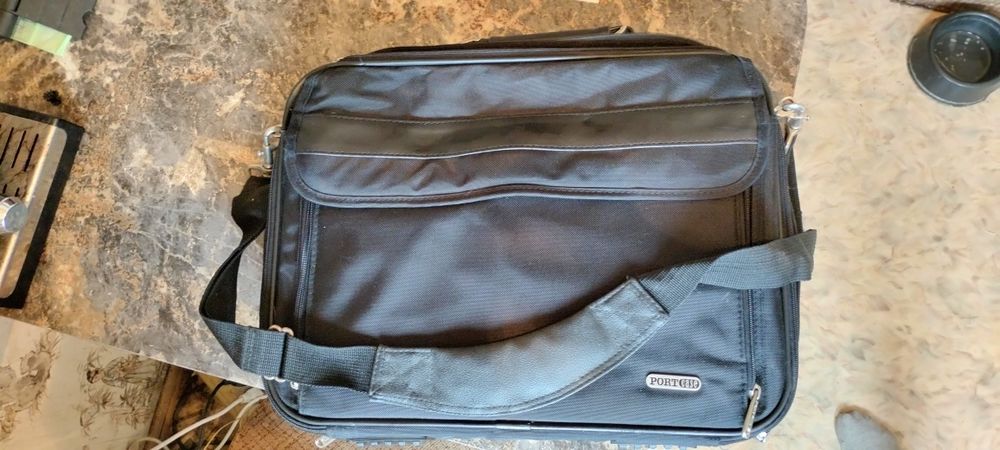 Сумку для ноутбука продам