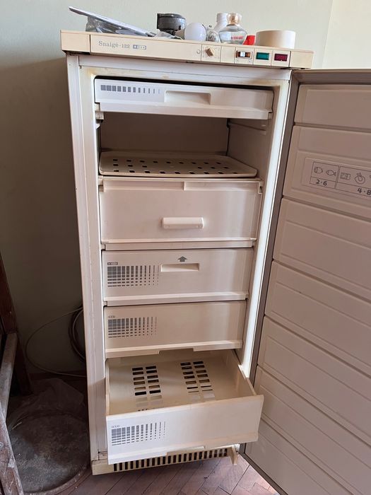 Продавам стар фризер