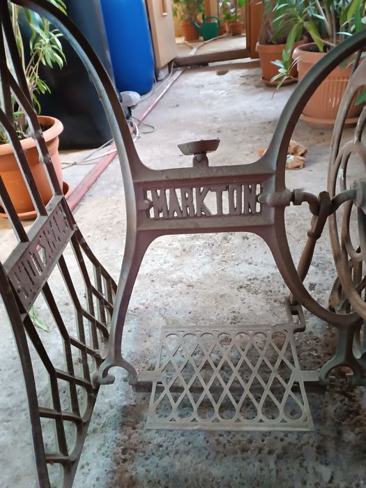 Mașina de cusut markton