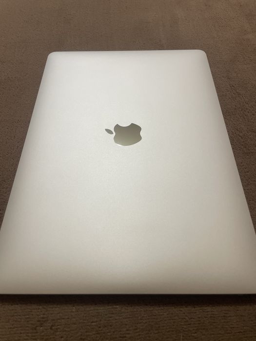 Продам MacBook Air 13