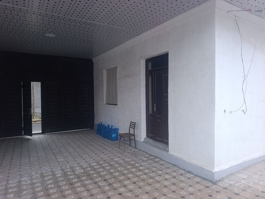 Zangiota tumanida joylashgan 8 sotix hovli uy sotiladi