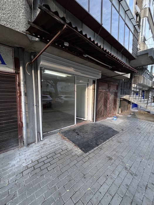 Дава се под наем Магазин в Варна, Център - 15 кв.м за 153 € - Снимка #2