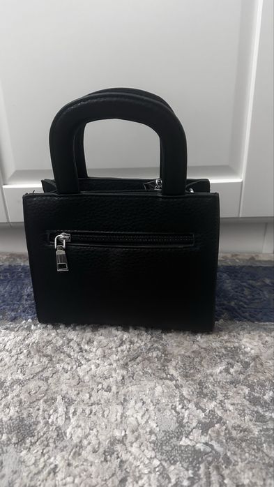 змалка дамска чанта