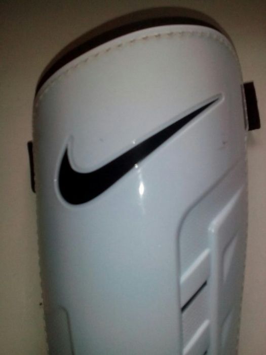 Футбольные защитки для ног