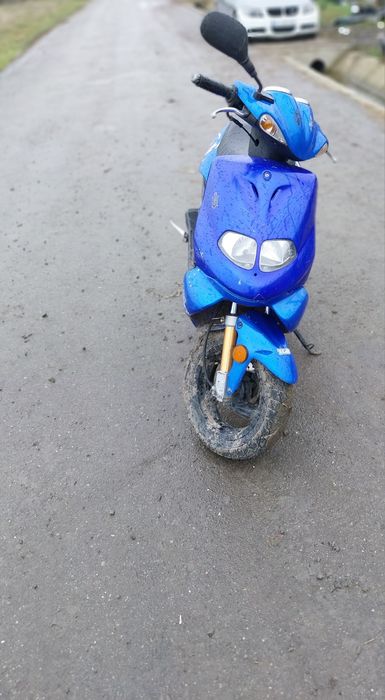 Vând scuter tgb motor 49 scuteru merge perfect