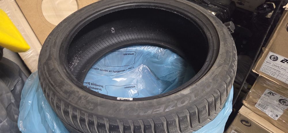 Гуми 275/35/19 и 245/40/19 Pirelli  Sottozero 3 Winter Спорт Runflat Bmw Пакет