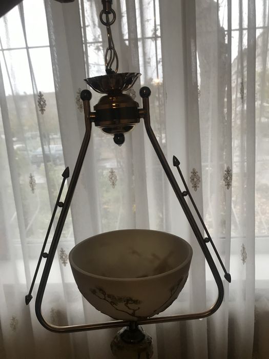 Продам   люстры.