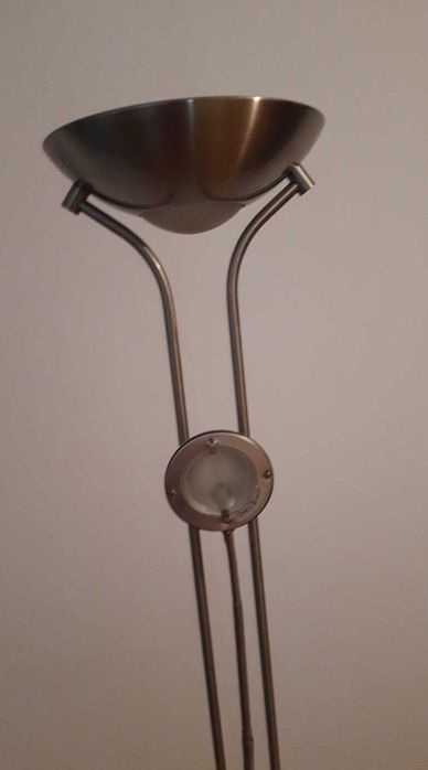 Lampa de podea cu iluminare LED