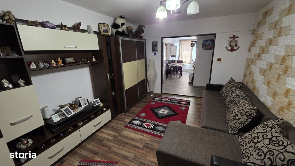 Vand ap cu 3 camere zona Posta 4