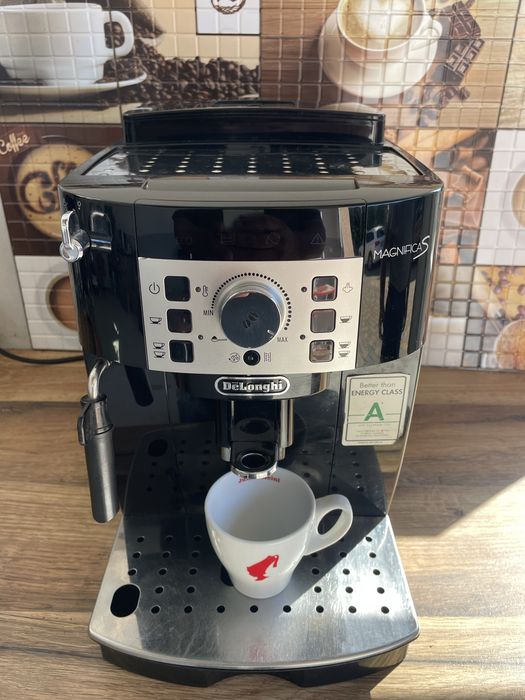 Aparat expresor cafea Delonghi Magnifica S