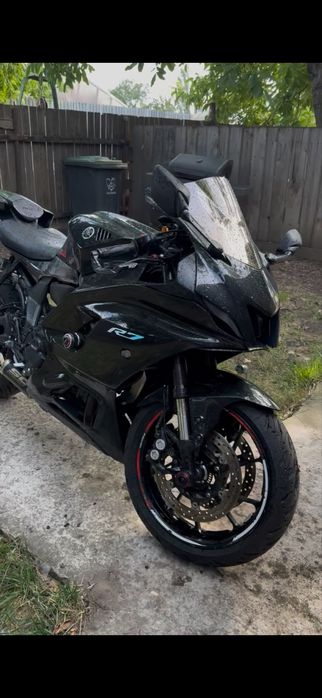 Yamaha R7 2024.