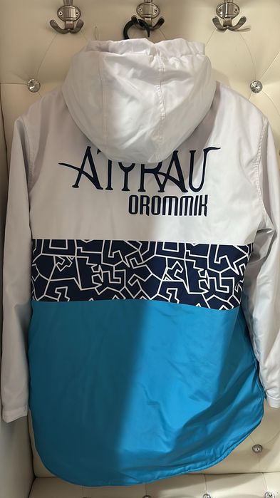 Куртка сатылады багасы 30к