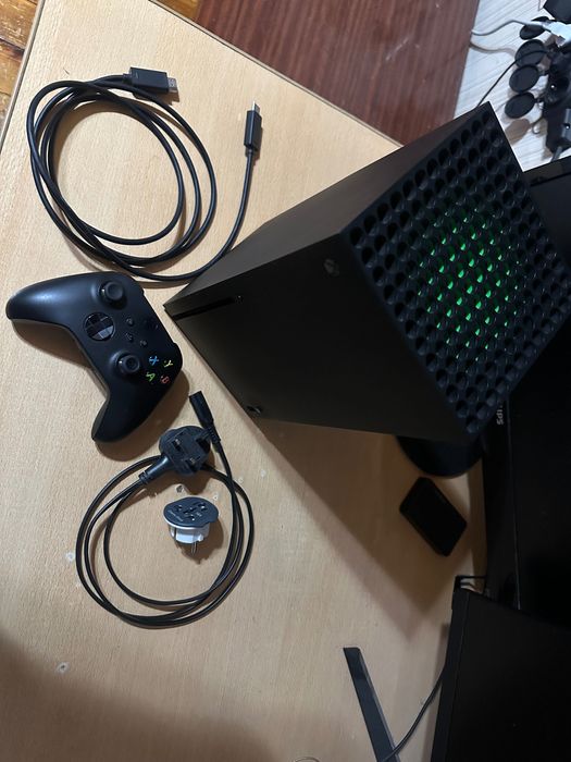 Продам Xbox series X 1tb