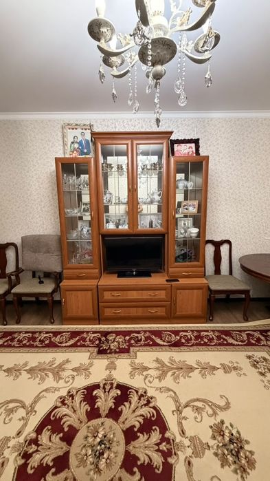 Продам стенку стеклянную.