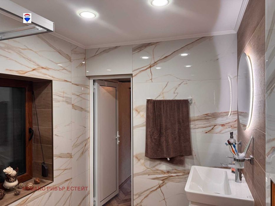 Бизнес имот с басейн за продажба в с. Пиргово