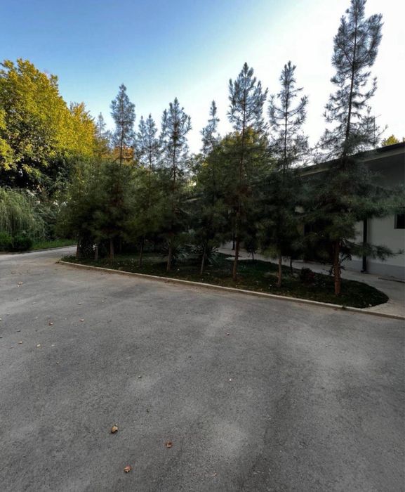 Продается шикарная зона отдыха ! Территория 99 соток .