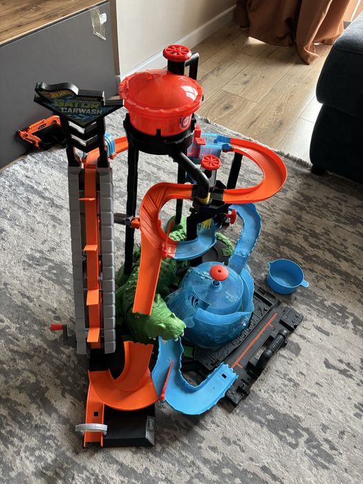 Hot Wheels автомойка гараж
