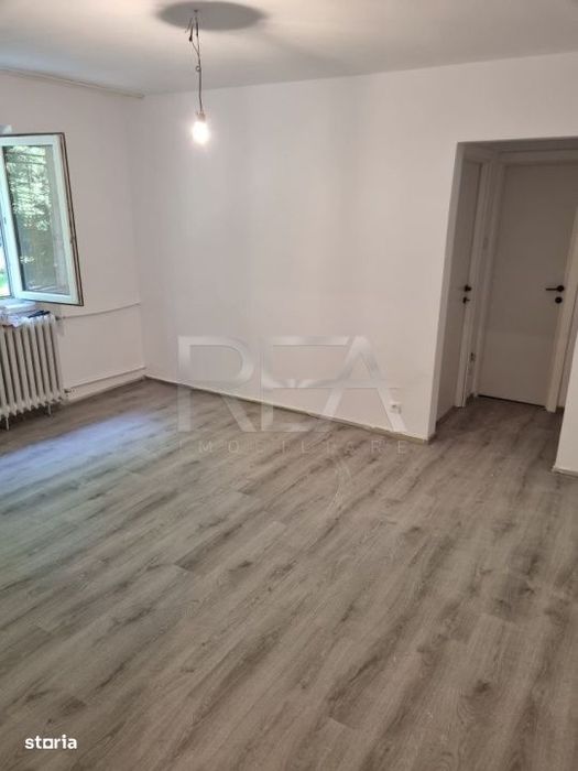Apartament 2 Camere , Semi-Decomandat , Etaj 2/4 , Piata Resita