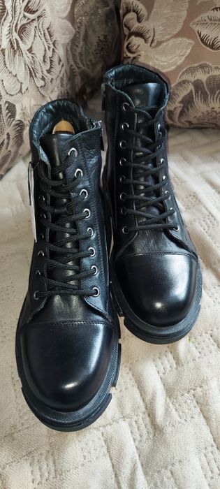 Продам зимние ботинки