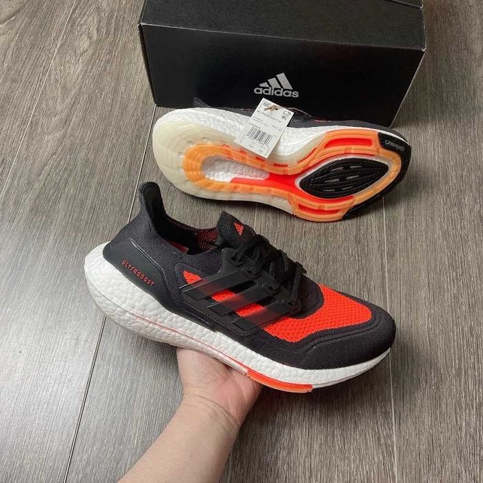 Оригинални мъжки обувки  ADIDAS ULTRABOOST 21 размер  EU42 -43 1/3