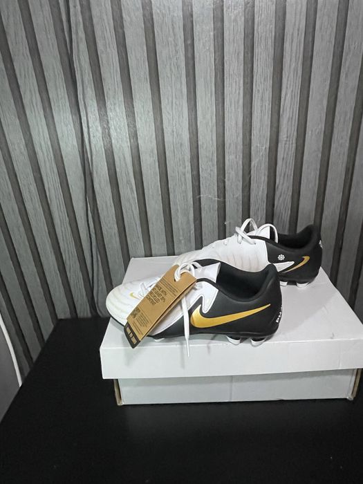 Ghete de fotbal nike