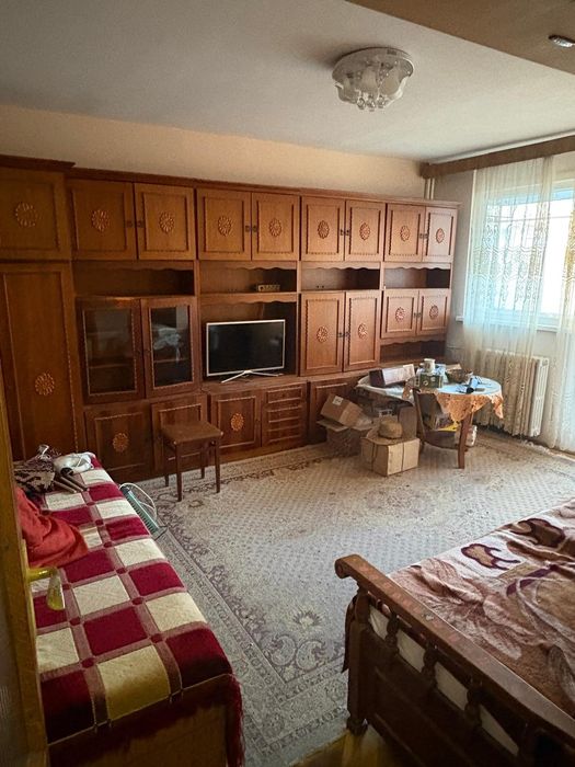 Vînd apartament 2 camere tip AN lîngă PiațaRogerius  Oradea.