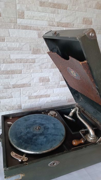 Български грамофон с манивела - Radio Electric - 1930"г.