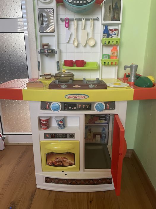 Детска кухня+ подарък пазарска количка