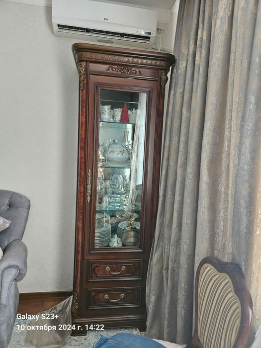 Продаётся комод с зеркалом и 2 серванта