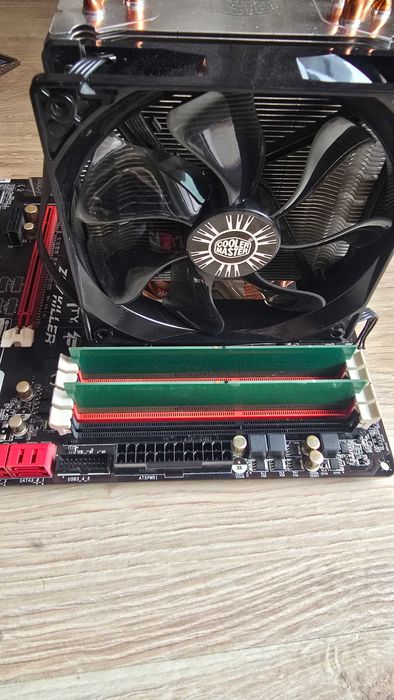 Дъно AsRock, Процесор Intel I5-4670k, Охладител Cooler Master , RAM