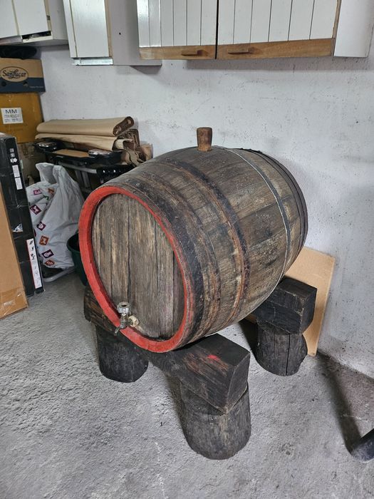 Butoi de vin , din stejar 300 litri