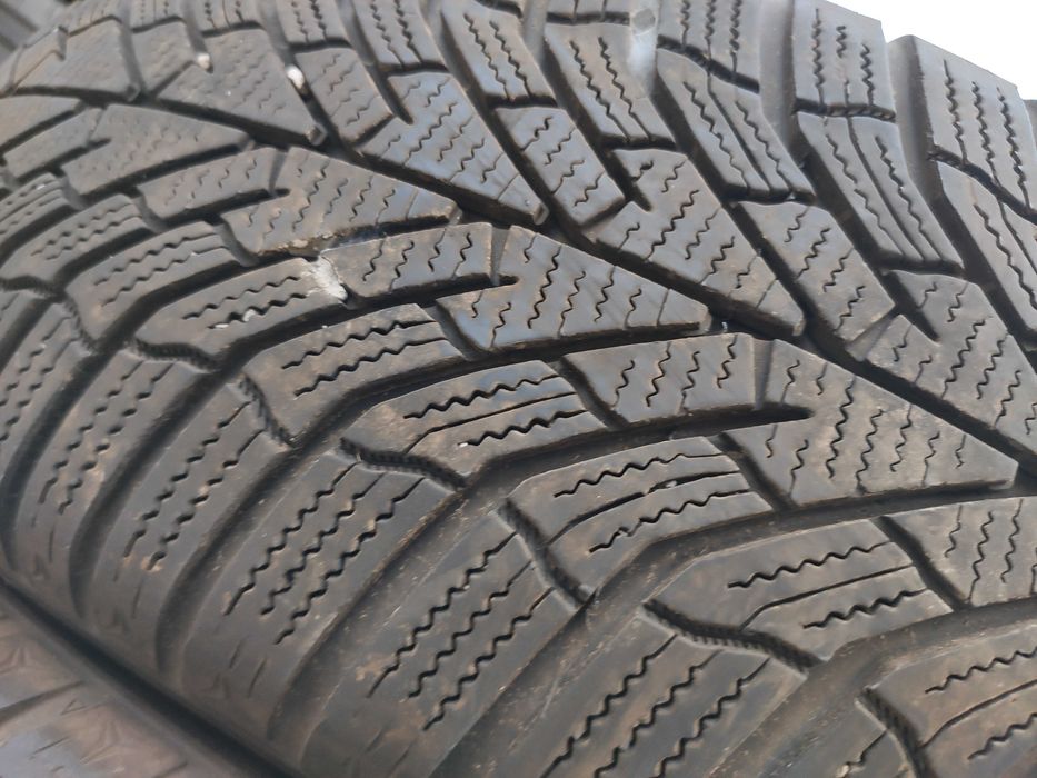 2бр Зимни гуми 215 65 17 - Kumho - DOT 2023