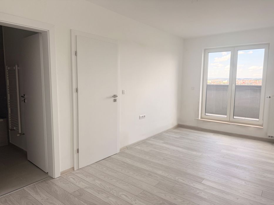 PROPRIETAR | Apartament 3 camere | Ultimul etaj retras | Panoramă superbă | Parcare inclusă | Maurer Residence