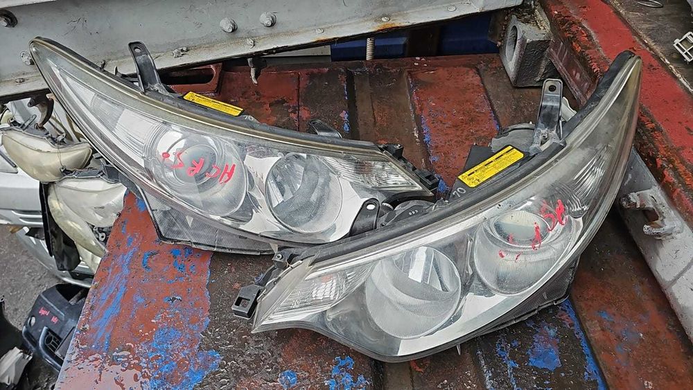 Фары на Toyota Estima