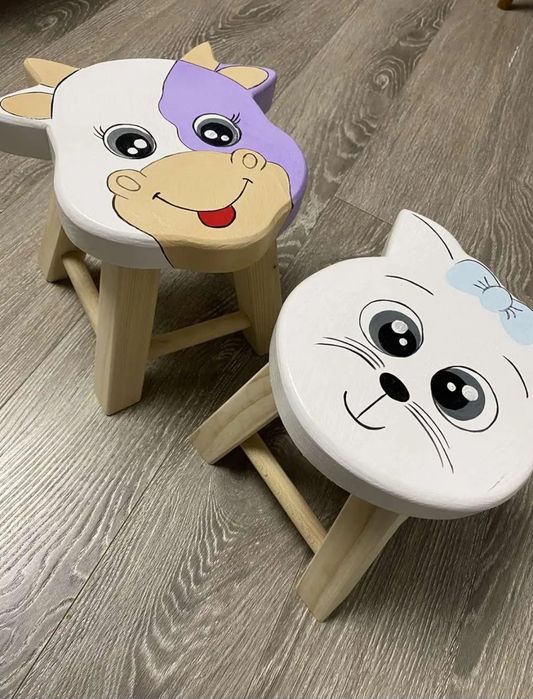 Стулья детские из дерева.