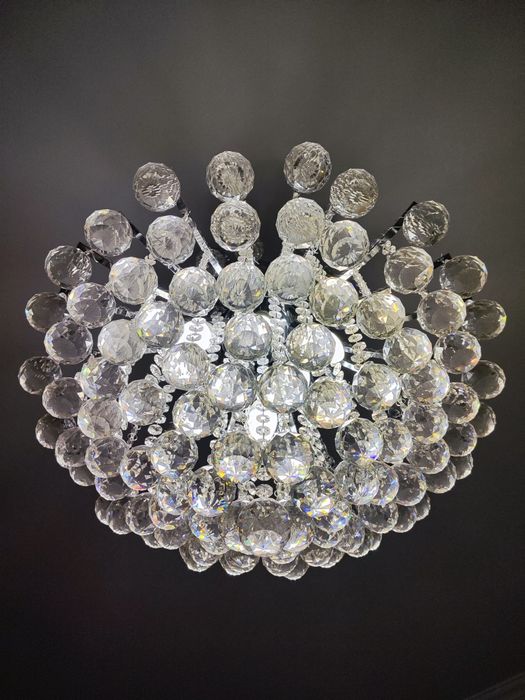 Продам люстру в хорошем состоянии