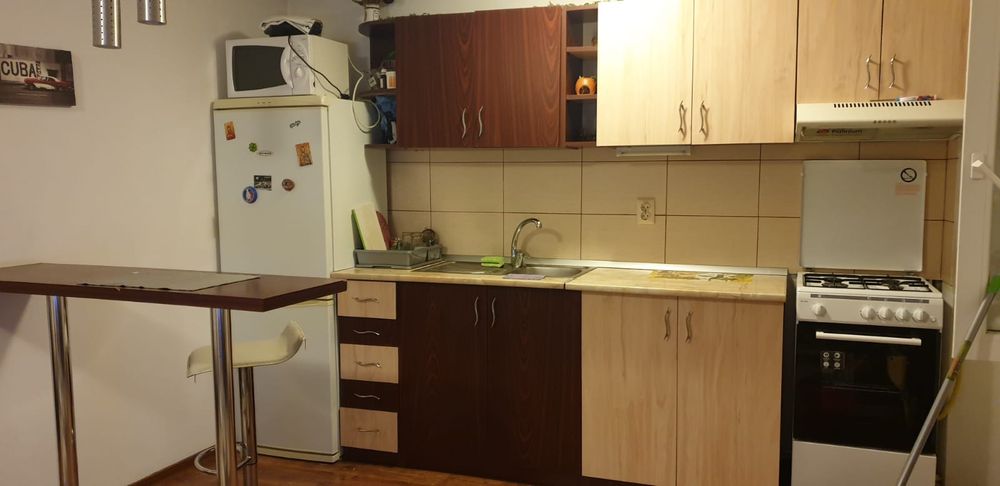Închiriez garsonieră