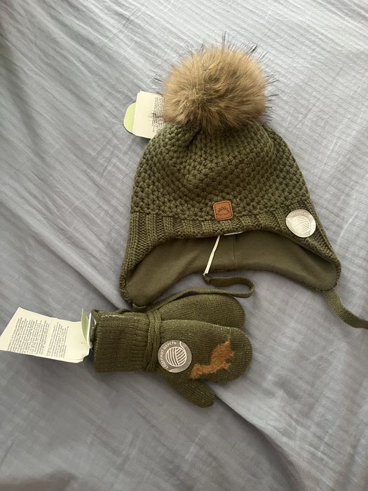 Набор детские шапка и варежки