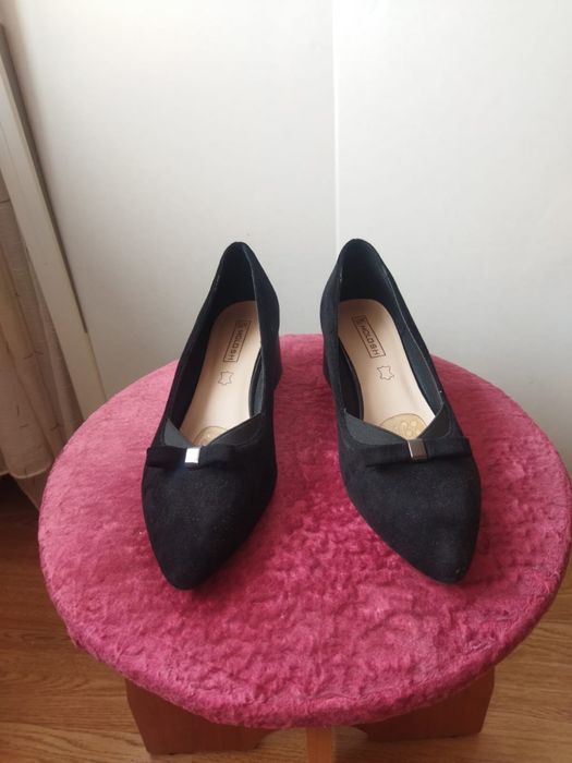 Продам женские туфли