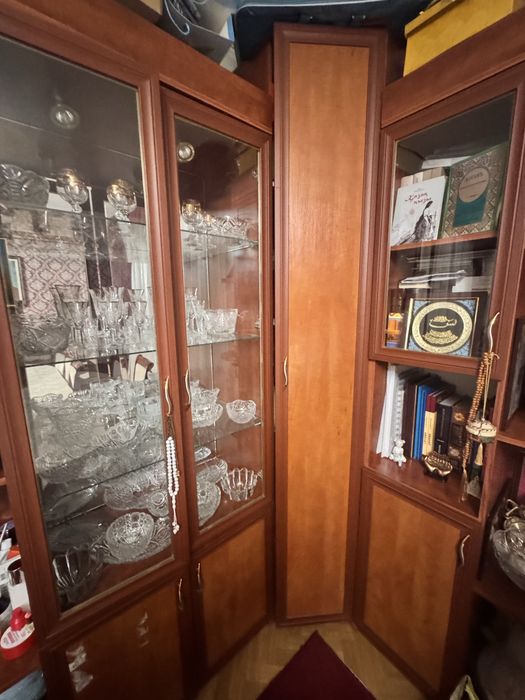 Шкаф и столы со стульями