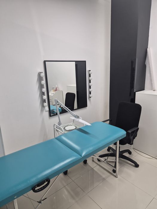 Сдам кушетку в салоне красоты.