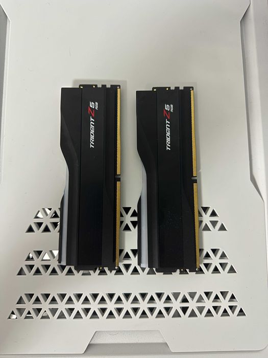 *GARANTIE LIFETIME* Memorie RAM DDR5 G.Skill Trident Z5 RGB 32GB (2x16) DDR5-7200Mhz CL34 Dual Channel