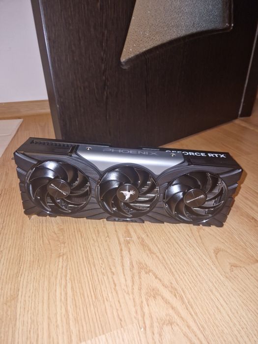 Vând Placă video 5070 ti