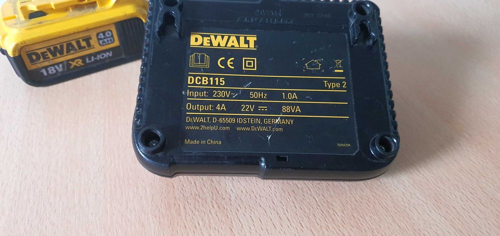 Vand incarcator si baterie DeWalt
