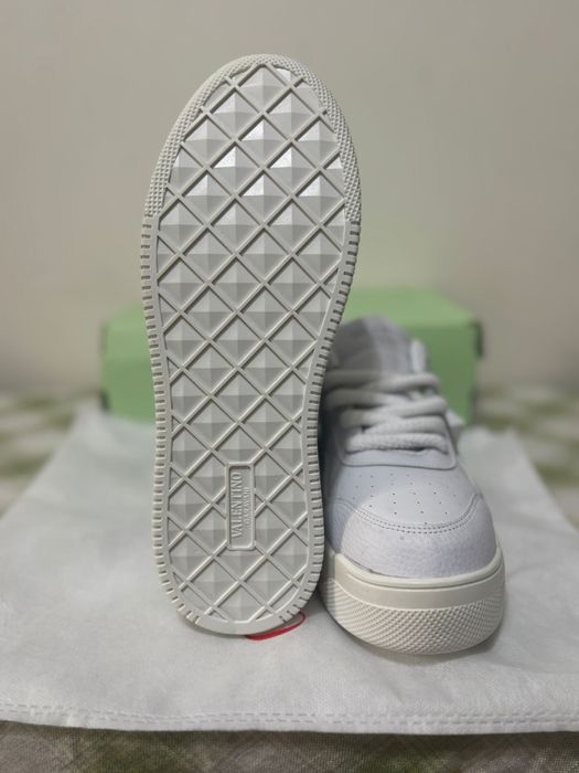 Adidasi Valentino albi 40