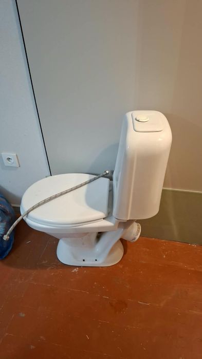 Унитаз срочно продам