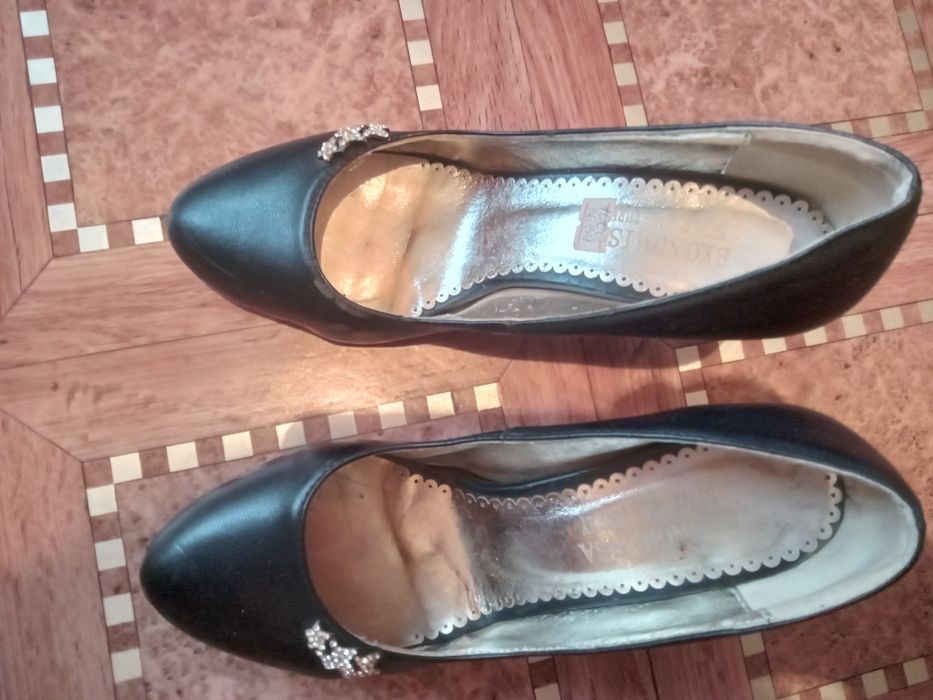 Продам женскую обувь