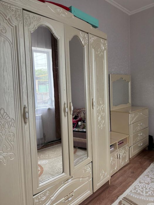Продам спальный гарнитур без кровати