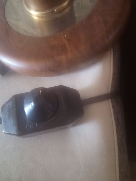 Продаи настольную лампу