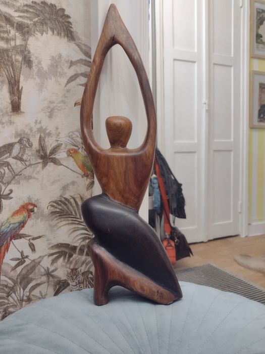 Statueta stil modernist